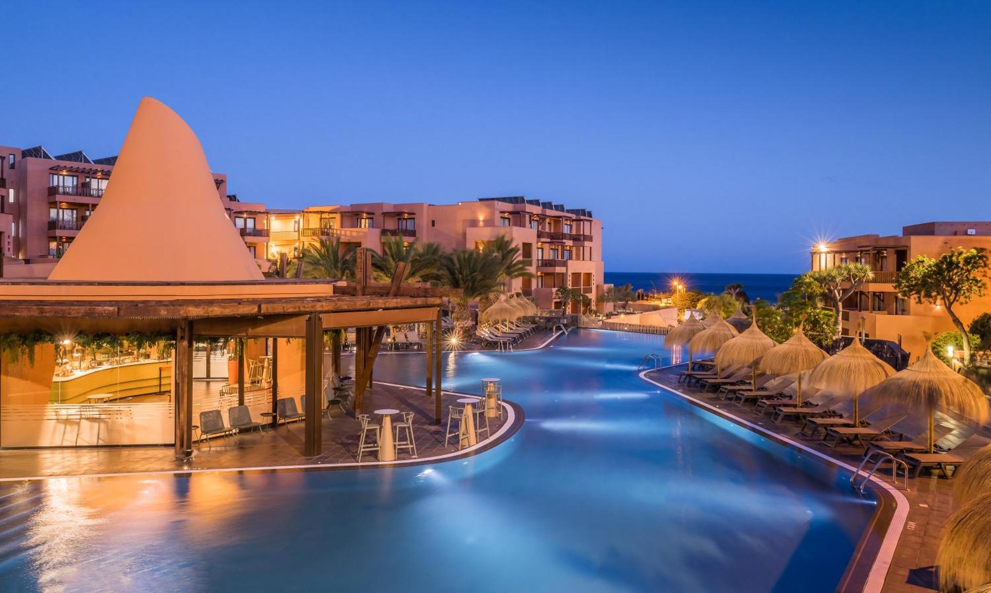 Barcelo Tenerife Голф дел Сур Екстериор снимка The resort at night
