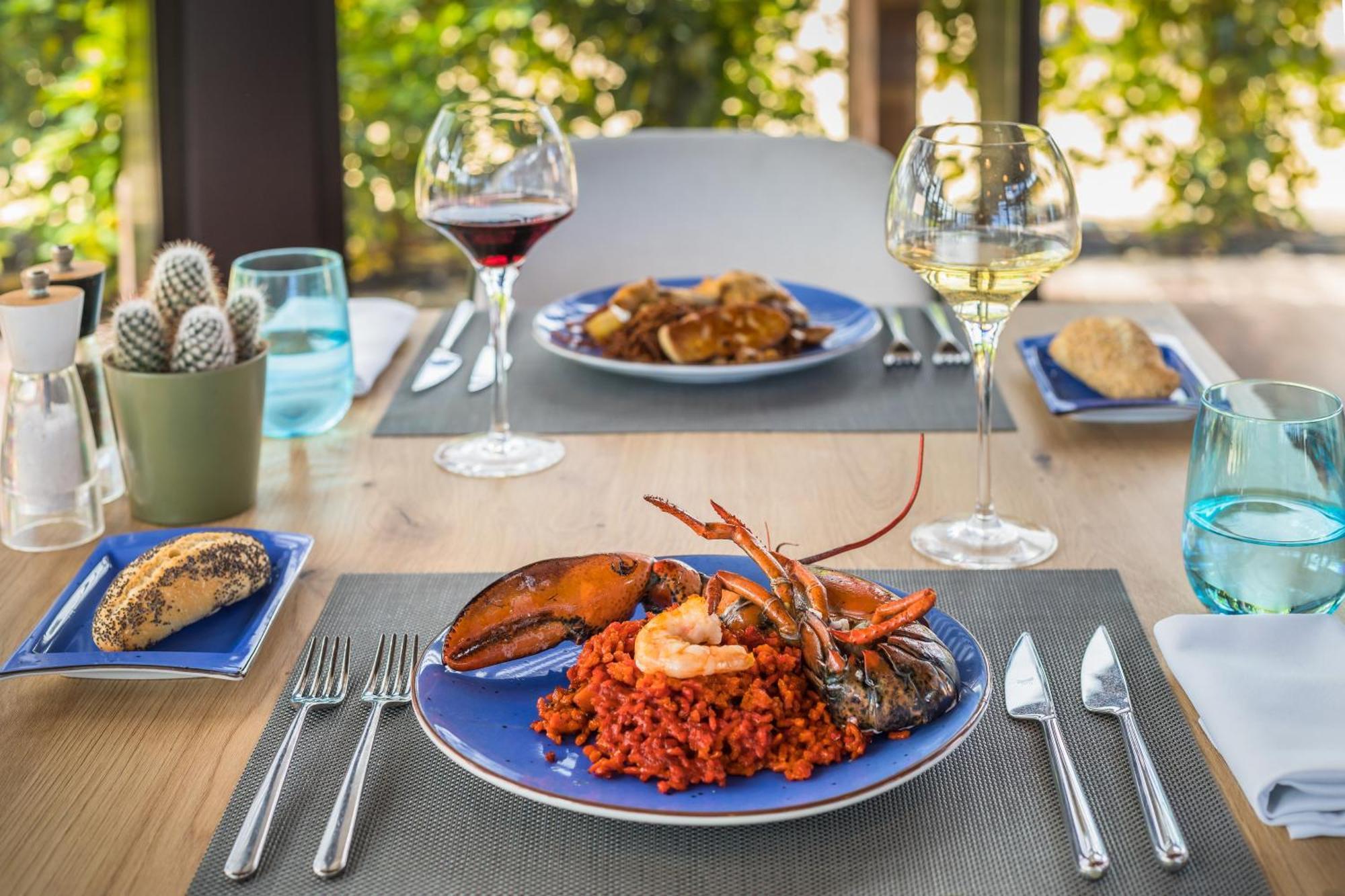 Barcelo Tenerife Голф дел Сур Екстериор снимка A lobster paella